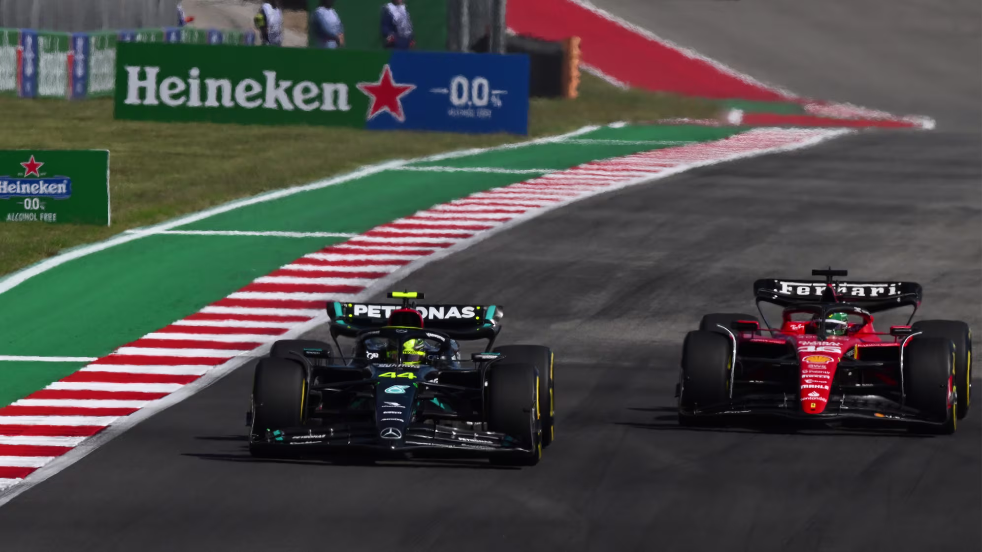 Lewis Hamilton et Charles Leclerc en piste